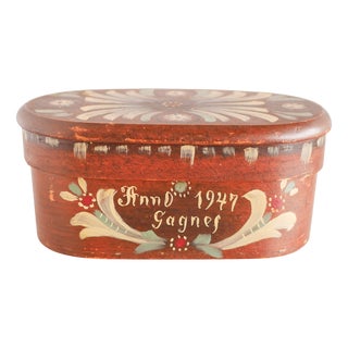 Vintage Traditional Swedish Handmade Bent Wooden Tine Box Svepask Hand-Painted with Kurbits Pattern in the style of Sundborn, 1947 For Sale