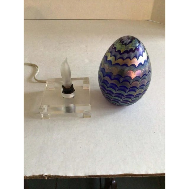 1980s Pulled Feather Painted Art Glass Egg Light on Lucite Base For Sale - Image 4 of 5