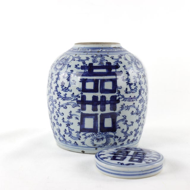 Chinese Chinese Late Qing Dynasty Blue and White Porcelain Ginger Jar With Double Happiness Pattern For Sale - Image 3 of 13