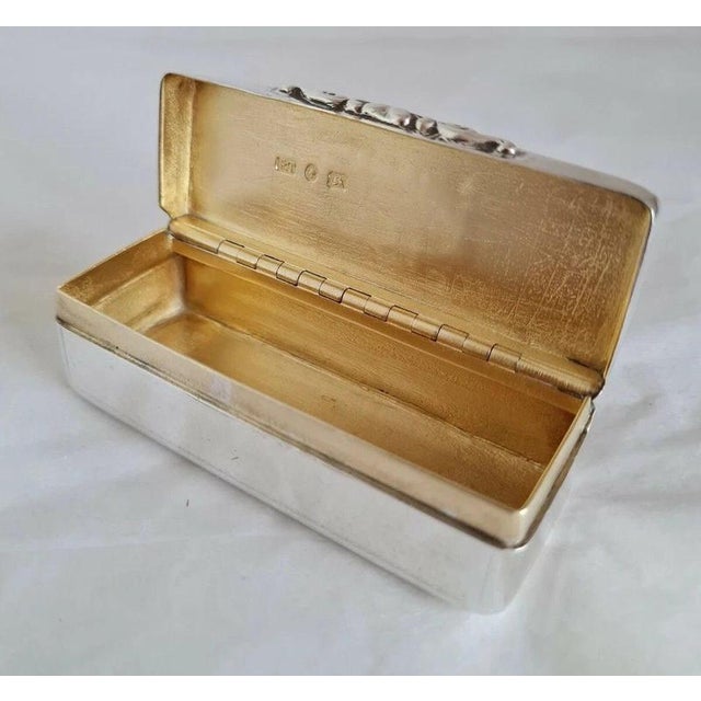 Antique Victorian Sterling Silver Snuff Box from Robert Thornton, Birmingham, 1867 For Sale - Image 4 of 9