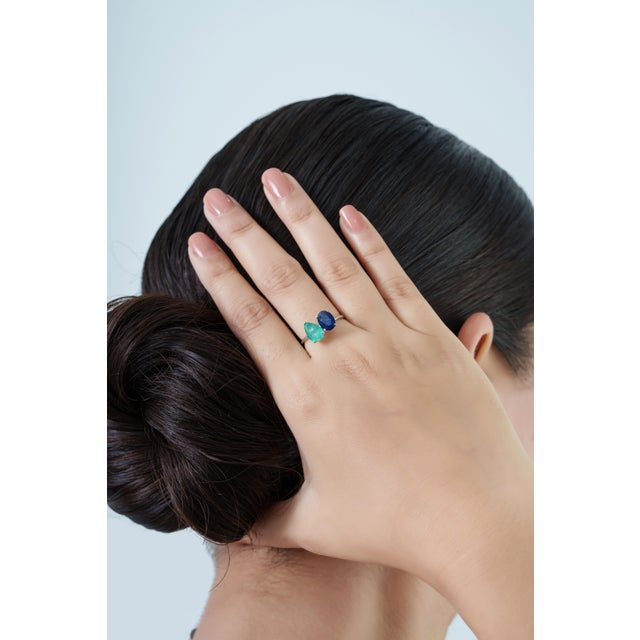 Contemporary 2.66ct Emerald & Blue Sapphire Toi Et Moi Ring in 14k Gold Size 6 For Sale In New York - Image 6 of 16