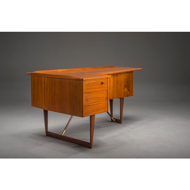Wood Mid-Century Boomerang Desk in Teak by Peter Løvig Nielsen, Denmark, 1960s For Sale - Image 7 of 18