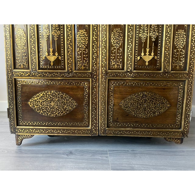 Wood 1970s Mahogany Bogart Chest With Brass Inlay For Sale - Image 7 of 18