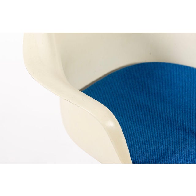 Original Fiberglass Tulip Arm Chair by Eero Saarinen for Knoll 1970s For Sale - Image 14 of 15