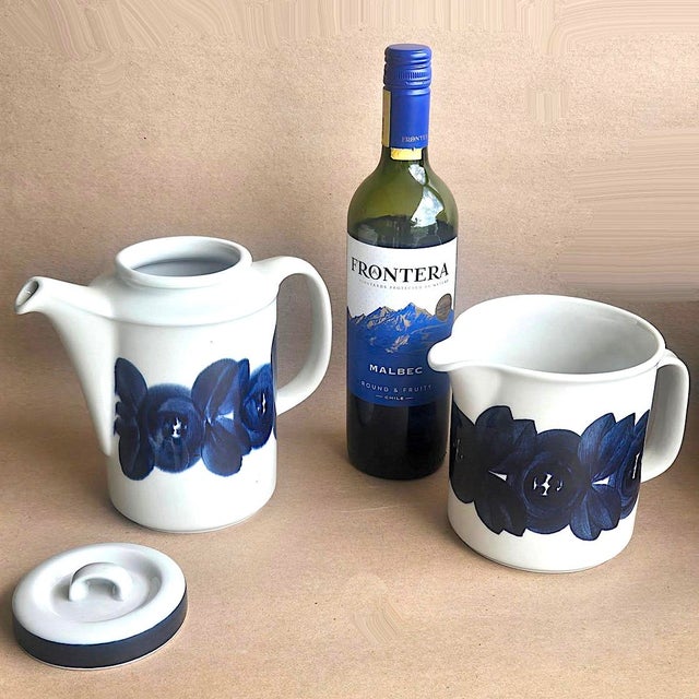 Vintage Arabia Finland Anemone Dinnerware Designed by Ulla Procope, Set of 79 Pieces For Sale In Miami - Image 6 of 10