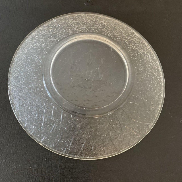 l.e. Smith Glass Co. VTG Pressed Glass Plate Santa Maria Pattern 1920s-1930s For Sale - Image 4 of 6