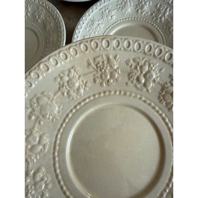 1950s Wedgwood Wellesley 7 Inch Plates Set of 6 – Cream Embossed Queensware – Made in England For Sale - Image 12 of 12