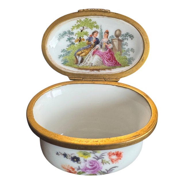 German Porcelain Snuff Box with Galante Garden Scene, 1700s For Sale