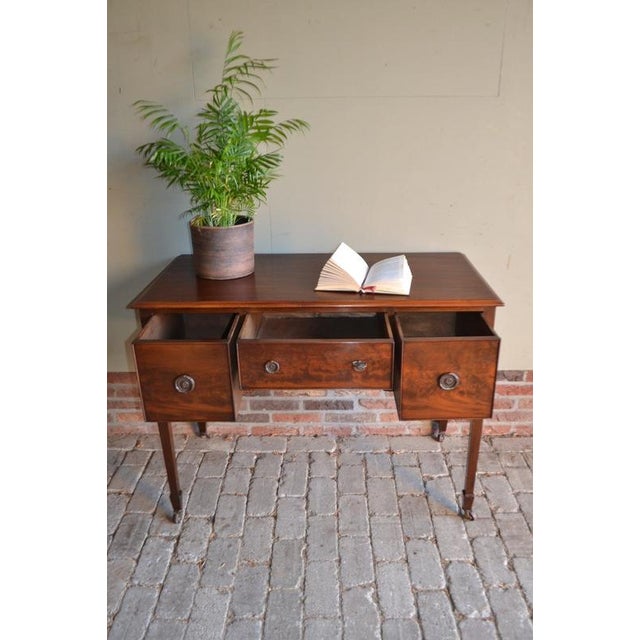 19th-century English mahogany writing desk, ladies' desk. The height is 79 cm. The width is 107 cm. The depth is 54 cm....