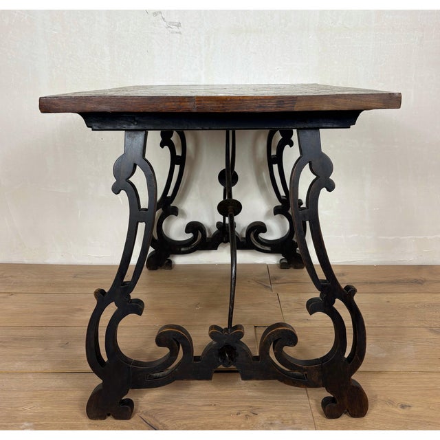 Baroque 1930s Spanish Baroque Style Side Table with Floral Marquetry Top and Ebonized Base For Sale - Image 3 of 13