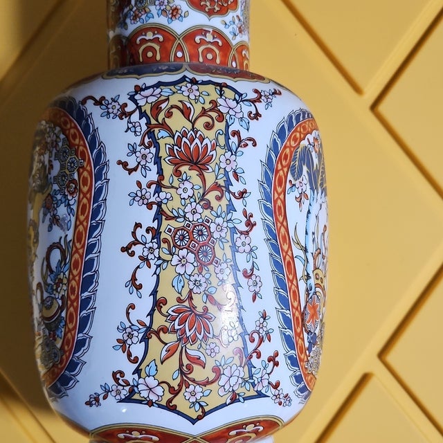 Vintage MCM Italian Hand Painted Floral Motif Porcelain Vase Made in Italy For Sale - Image 4 of 4