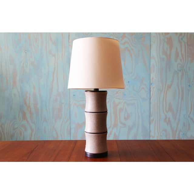 A highly collectable 1960s lamp designed by Jane and Gordon Martz of Marshall Studios in Veedersburg Indiana. These lamps...