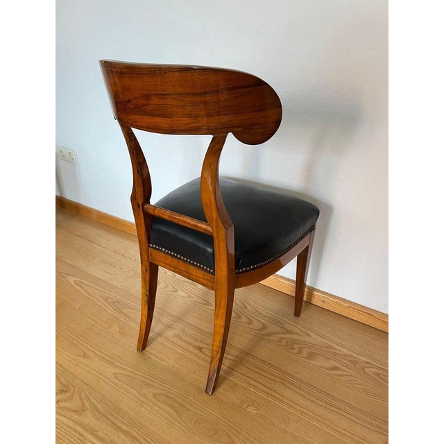 Biedermeier Shovel Chair in Walnut Veneer & Black Leather, Austria, 1820s For Sale - Image 9 of 18