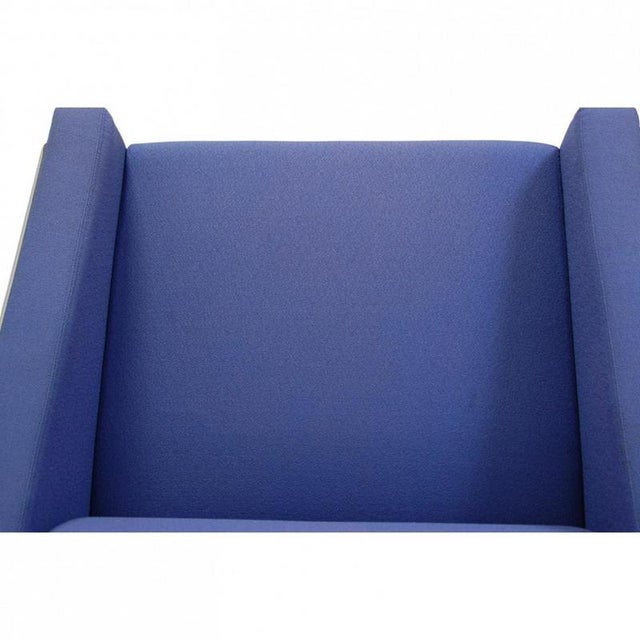 Model 3301 Lounge Chair in Blue Fabric by Arne Jacobsen, 1997 For Sale - Image 17 of 18