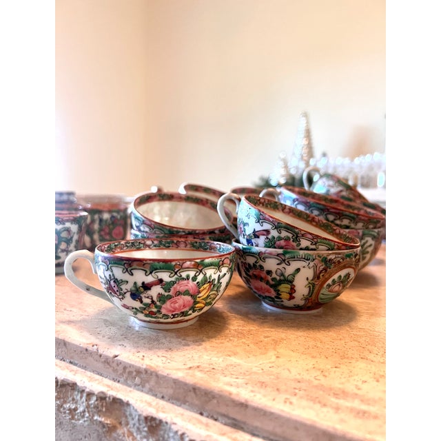 Large Vintage Chinese Export Rose Medallion Porcelain Collection – 188-Piece Estate Set For Sale - Image 14 of 17