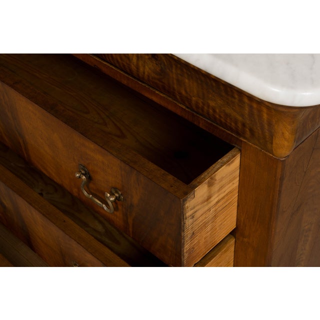 Brown 19th Century French Louis Philippe Walnut Chest of Drawers W/ Carrara Marble For Sale - Image 8 of 18