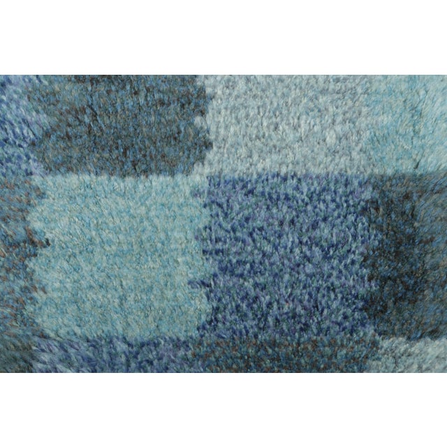 Mid-Century Modern Contemporary Scandinavian Style Blue Gift-Sized Wool Rug by Rug & Kilim, India For Sale - Image 3 of 3