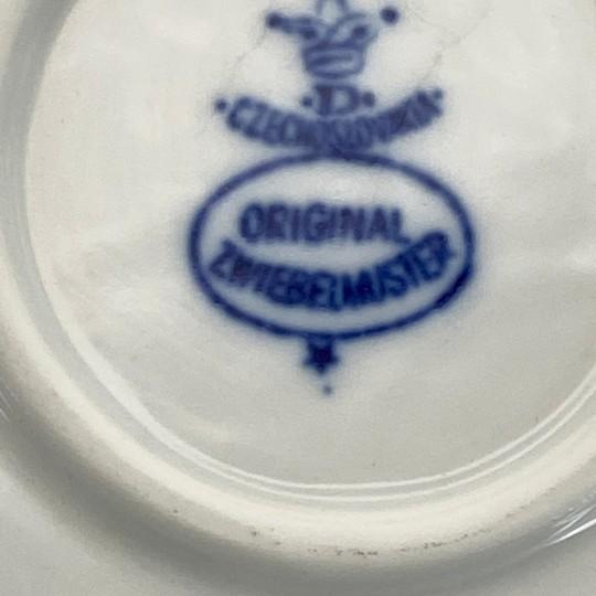 Zwiebelmuster "Blue Onion" 9-Inch Square Blue and White Vegetable Bowl Vintage For Sale - Image 15 of 17