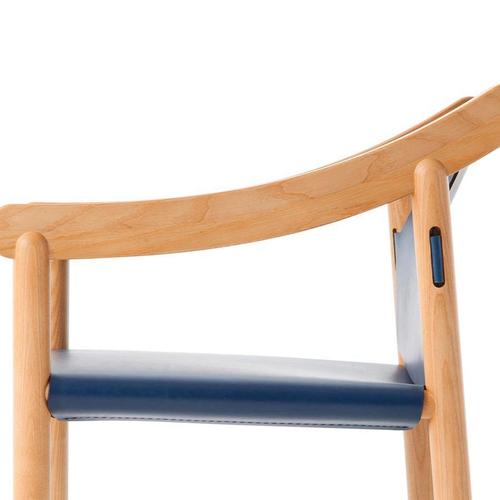 905 Armchair in Wood and Cowhide by Vico Magistretti for Cassina, Italy For Sale - Image 3 of 14
