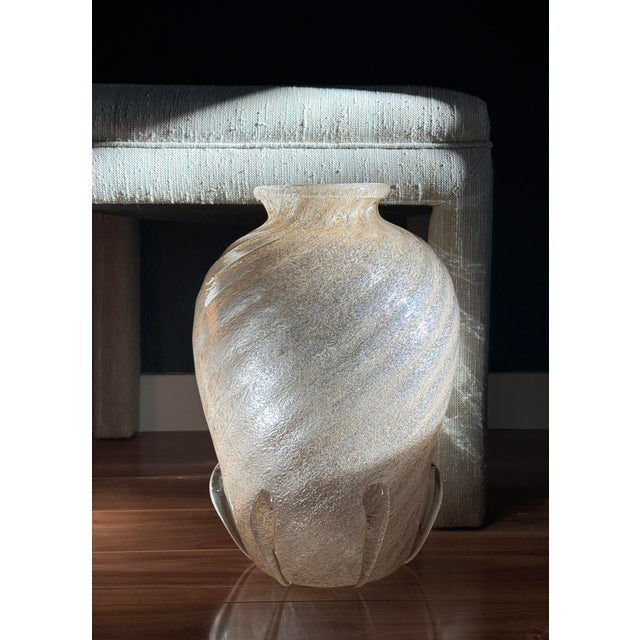 Glass 14" Murano Champagne Ribbon Vase, Attributed, Mid 20th Century For Sale - Image 7 of 15