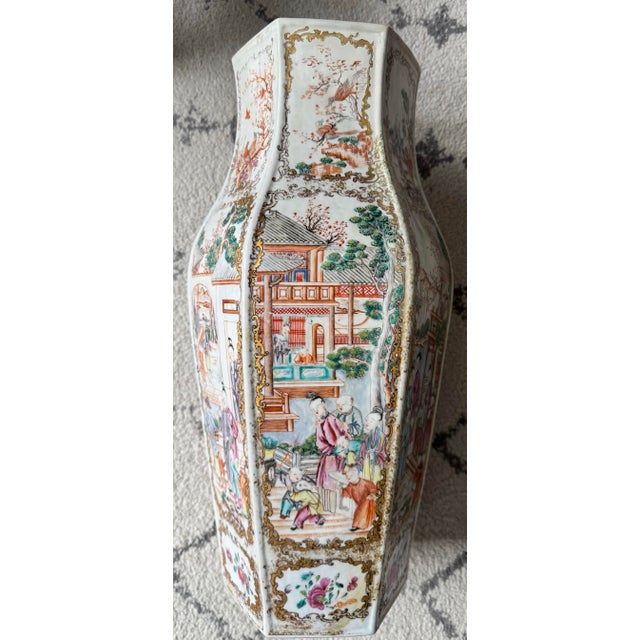 Late 18th Century Late 18th Century Qing Dynasty Export Famille Rose Mandarin Hexagonal Floor Vase Featuring Scenes of Courtly Life and Gold Gilt Foo Dog Lid For Sale - Image 5 of 12