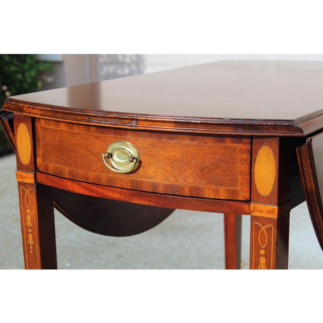 1950s Councill Craftsmen Mahogany Drop-Leaf Accent Table - Duncan Phyfe Style With Banded Detail For Sale - Image 5 of 17