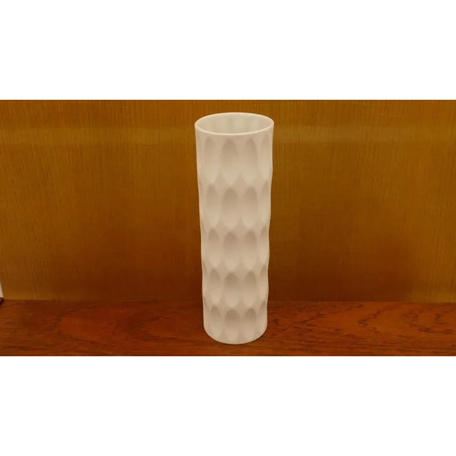 Mid-Century Modern White Porcelain Vase by by Heinrich Fuchs for Lorenz Hutschenreuther For Sale - Image 3 of 13