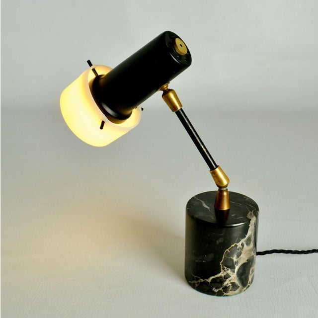 Mid-Century Modern Table Lamp on Black Marble Base attributed to Gino Sarfatti for Arteluce, 1950s For Sale - Image 3 of 11