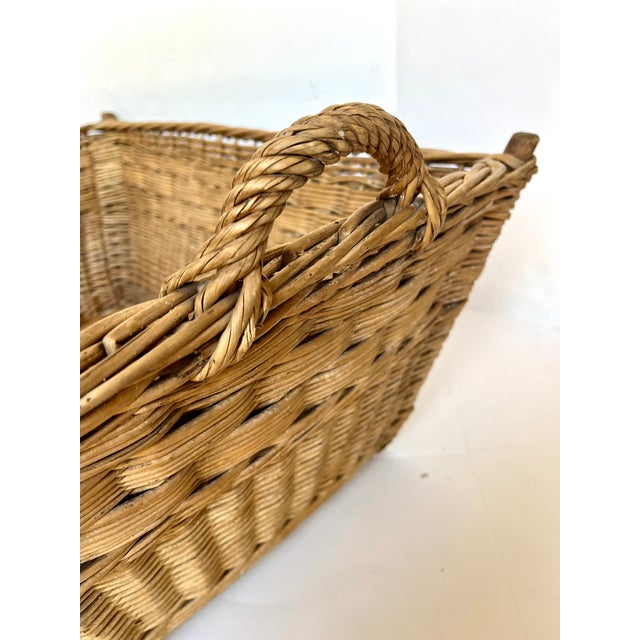 Brown Vintage 1940s European Woven Wicker Rectangular Market Basket For Sale - Image 8 of 11