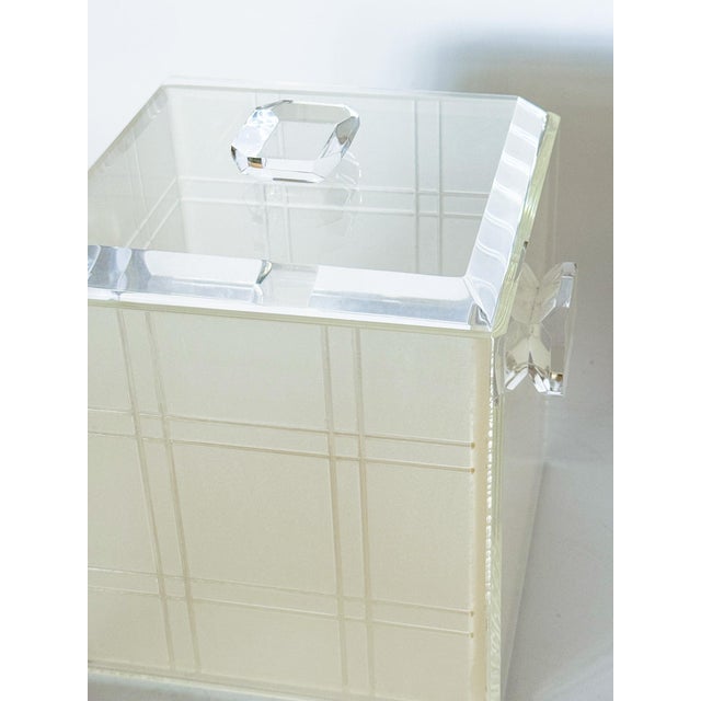 Plastic 1970s Modern Heavy Lucite Ice Bucket With Liner and Emerald Cut Handles For Sale - Image 7 of 17