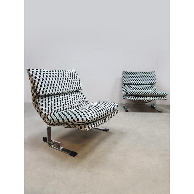 We love Italian design! You will not easily come across this fantastic set of Onda wave lounge chairs by Giovanni Offredi...