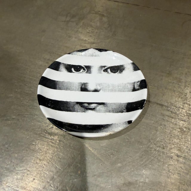 1950s 1950s Porcelain Coaster Mini Plate Piero Fornasetti Tema E Variazioni Lina Cavalieri For Sale - Image 5 of 9