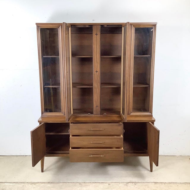 Bring classic mid-century charm to your dining or living room with this gorgeous Broyhill Saga china cabinet. Crafted from...