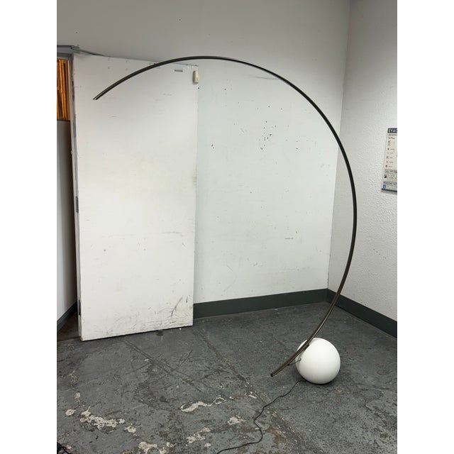 Design Plus Gallery presents the Circle Arc Floor Lamp from Bontempi. This super contemporary to space age modern floor...