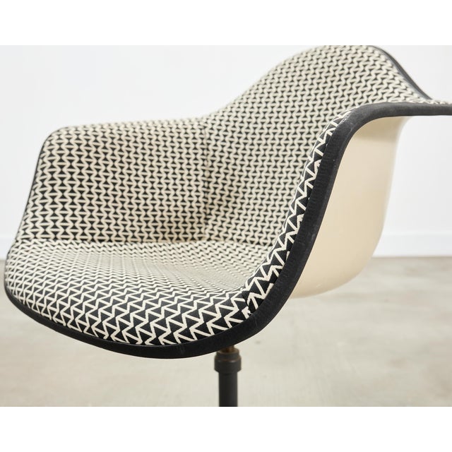 Herman Miller Pair of Mid-Century Charles Eames for Herman Miller Office Chairs For Sale - Image 4 of 18