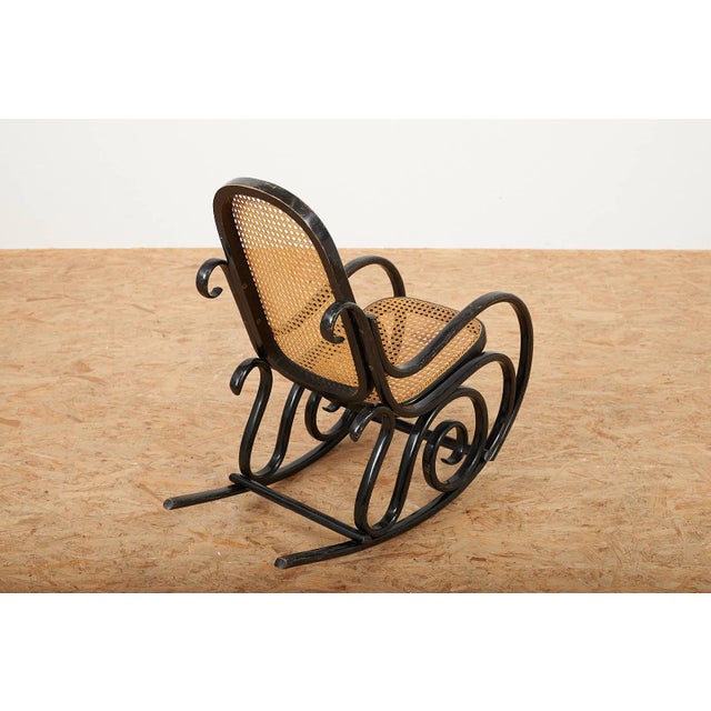 No. 10 Childrens Rocking Chair in Bentwood and Cane from Michael Thonet, 1860s For Sale - Image 3 of 13