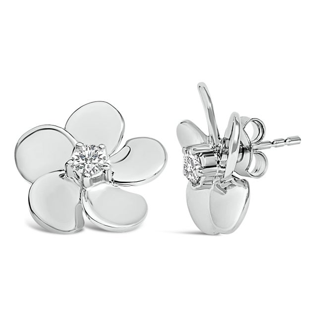 Discover the splendor of sustainability and timeless beauty with these exquisitely designed 10K white gold stud earrings,...