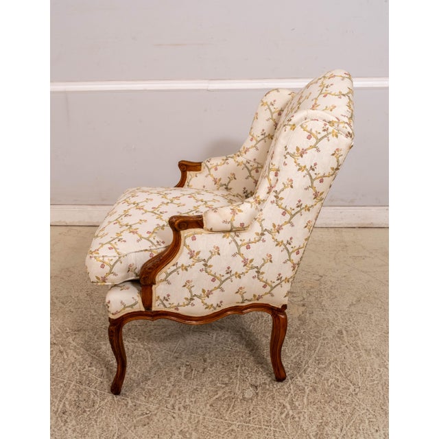 French Pair Vintage French Louis XV Style Carved & Upholstered Bergere Chairs For Sale - Image 3 of 18