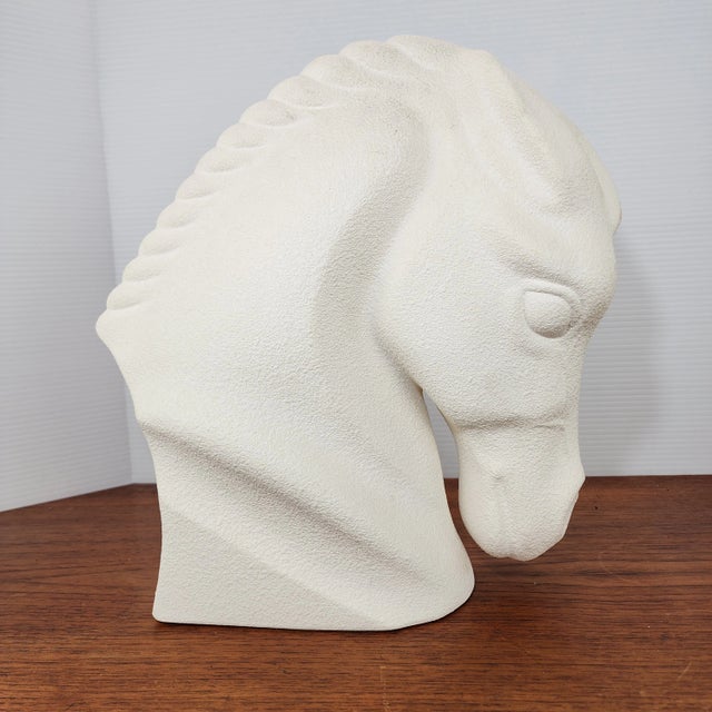 Bring timeless elegance into your home with this vintage Royal Haeger ceramic horse head. Crafted in a smooth white glaze,...