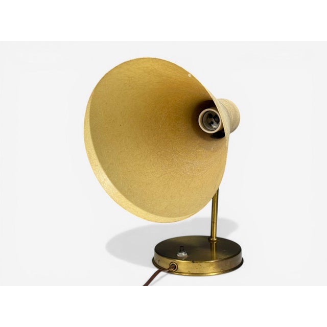 American Modern, Table Lamp, Fiberglass, Brass, Usa, 1960s For Sale - Image 4 of 9