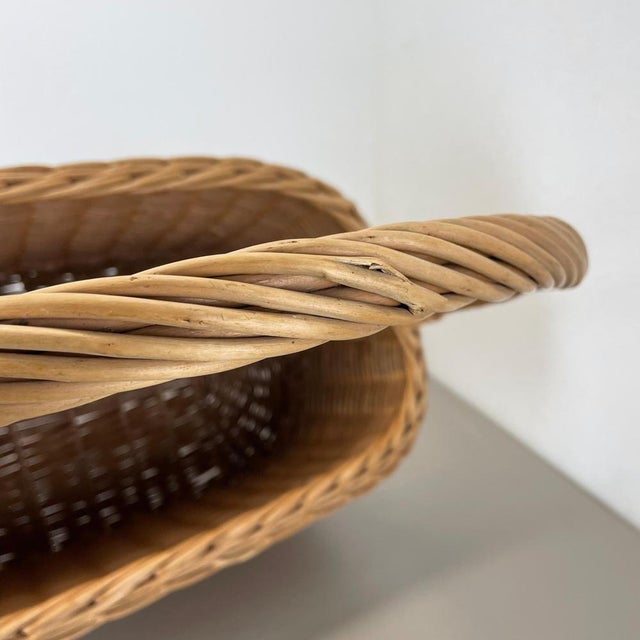 Large Mid-Century Bauhaus Rattan Magazine Holder, 1970s For Sale - Image 16 of 18