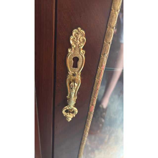 Early 20th Century French Louis XVI Style Mahogany Vitrine Buffet With Green Marble Top For Sale In Richmond - Image 6 of 9