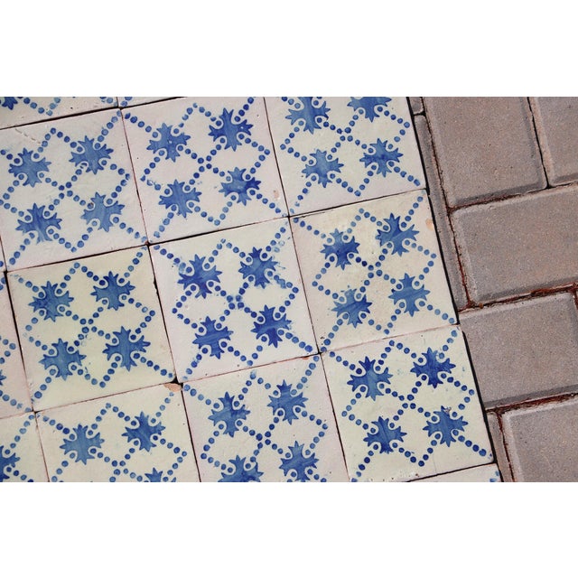 19th Century Portuguese Quatrefoil Tiles Set of 25 Blue & Antique White Decorative For Sale - Image 14 of 16