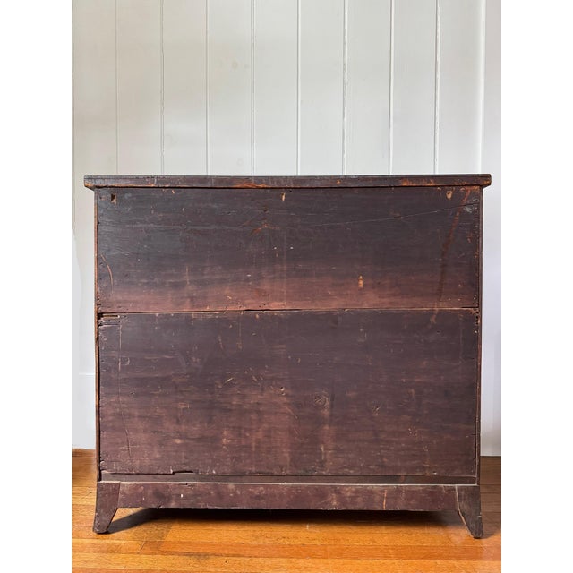 Early 1800s English Georgian Mahogany Bachelors Chest For Sale In Philadelphia - Image 6 of 10