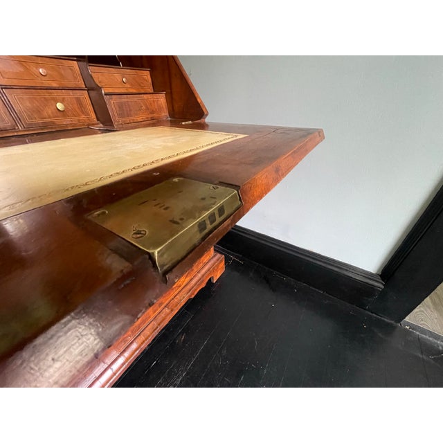 Early 18th Century 18th Century English Walnut Bureau Bookcase/ Secretary, Ca 1720 For Sale - Image 5 of 12