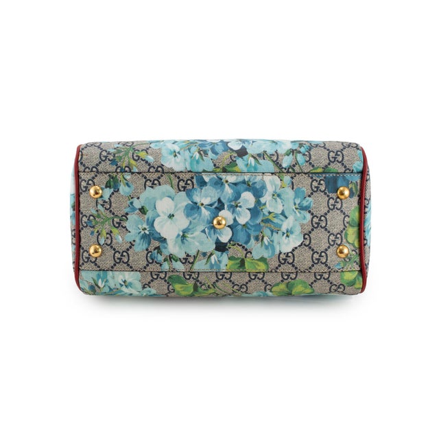 Early 21st Century Gucci Gg Blooms Gg Supreme Floral Blue and Red Small Boston Shoulder Bag For Sale - Image 5 of 12