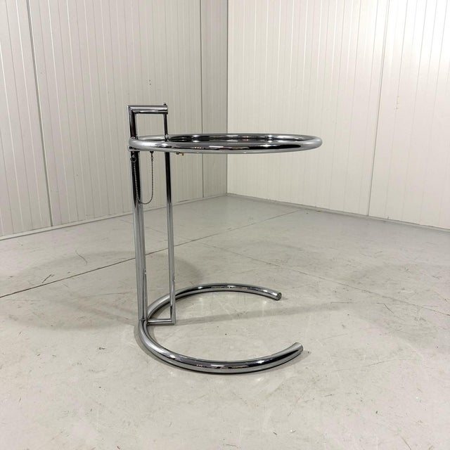 Eileen Gray Adjustable Side Table by Eileen Gray for Vereinigte Werkstätten, 1970s For Sale - Image 4 of 17
