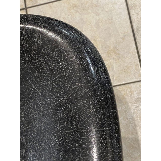 DSW Chair in Black Fiber by Charles and Ray Eames for Herman Miller, 1950 For Sale - Image 16 of 18