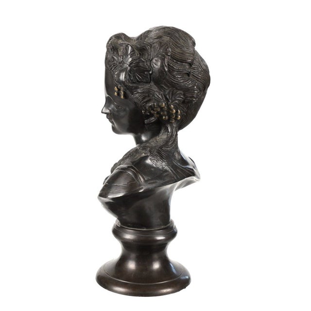 Special bronze bust sculpture attributed to Triarn Tiam, Paris, dating around 1900. Excellent condition for its age, with...