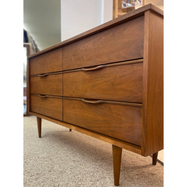 1970s Vintage Mid Century Modern Dresser With Wood Carved Handles. For Sale - Image 4 of 9